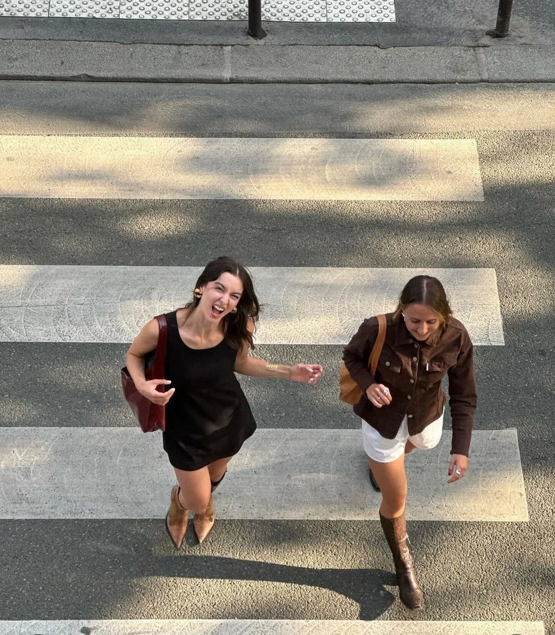 Tenue Nouvel An : Comment faire tenir une robe à paillettes ou dos nu ?