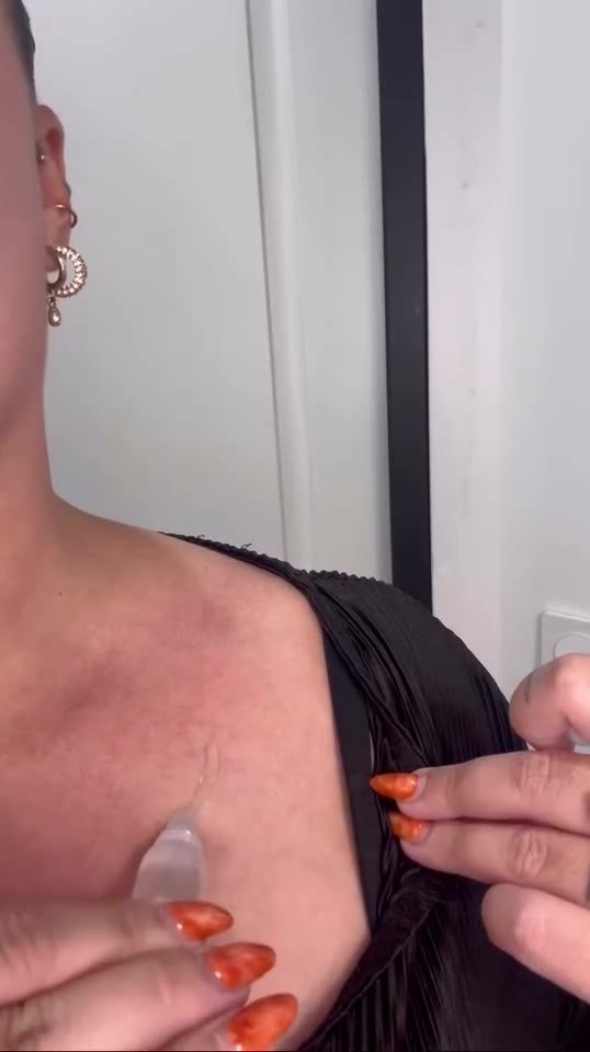 Un trait de gel sur la peau